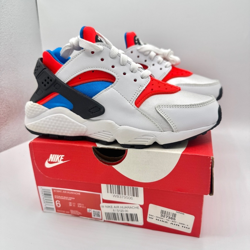 NWT Nike Hurache Women’s Sneakers in White Bright Crimson / Photo Blue / Black - Picture 12 of 14